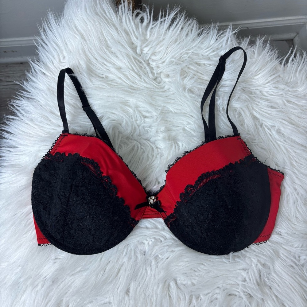 Elegant Red and Black Lace Bra 36D